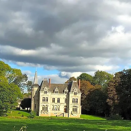 Le Chateau Du Grand Coudray Couette-café