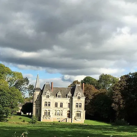 Le Chateau Du Grand Coudray 3* Виллен-ла-Жюель